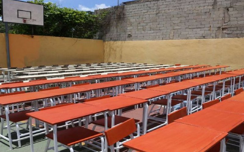 noticierovv's tweet photo. #Economia #10Sep Gobierno nacional entrega de 230.000 mesas y sillas a escuelas públicas
#NoticieroVenevisión  https://t.co/nvzdKJcKJM https://t.co/HHJ8tHwzem