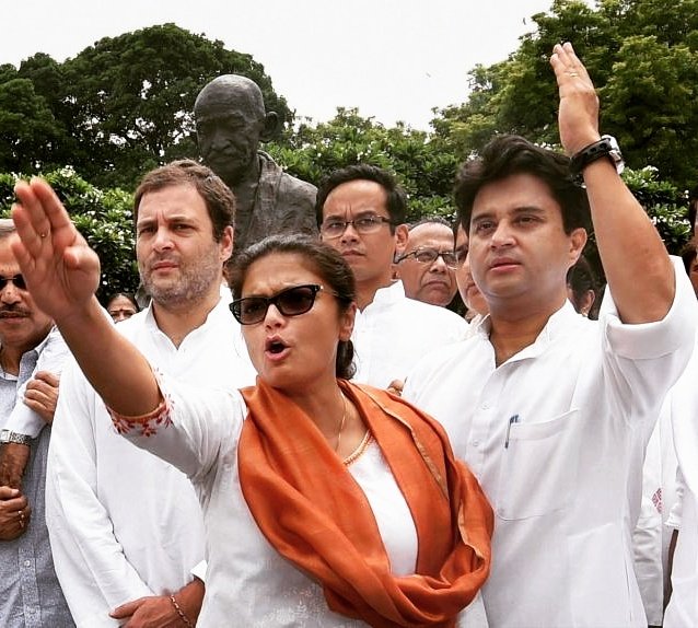 ScindiaDilSe's tweet photo. संसद में मेरी सहयोगी सांसद @sushmitadevmp जी को अखिल भारतीय महिला कांग्रेस की राष्ट्रीय अध्यक्ष नियुक्त होने पर हार्दिक बधाई
@JM_Scindia https://t.co/8iFaAshQl8