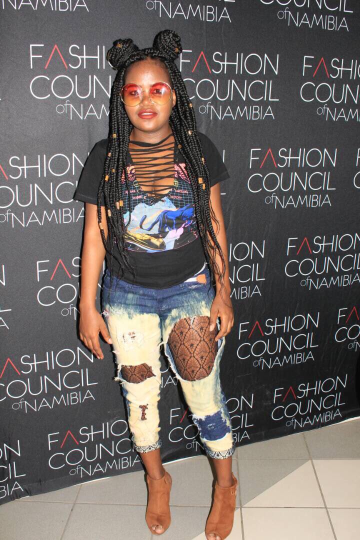 elnied_kaurora's tweet photo. I look taller in pictures 😂😂😂 Your Namibian Blogger #NHBE2017 #OOTD https://t.co/ofjNt6lOlc