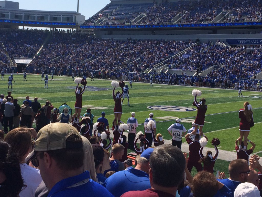 Dphorn1's tweet photo. #gameday Go Big Blue! https://t.co/s6kNGbDr9I