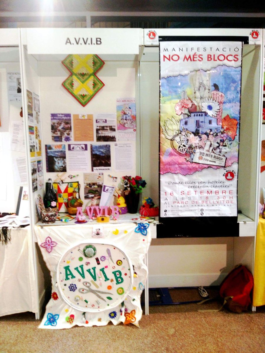 avvibellvitge's tweet photo. Avui comencen les festes i ja tenim preparat el nostre stand q compartim amb @NoMesBlocs. Per molt q alguns no els hi agradi,no ens callaran https://t.co/EbLV7CZWKp