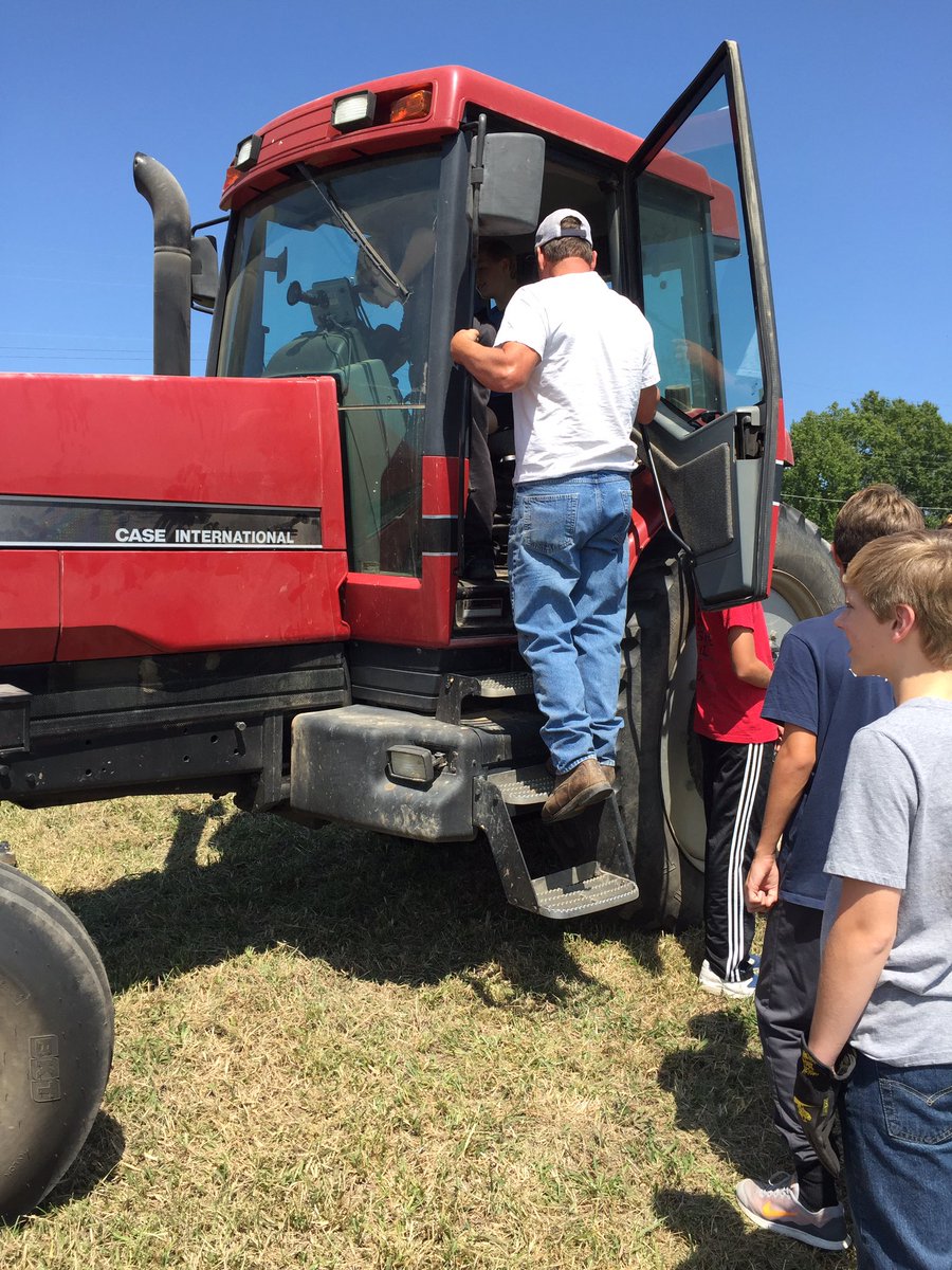 MSHSeureka's tweet photo. Learning about our growing project and volunteering service to load the bales of hay!Heartfelt compassion alive at MSHS.@archstl @MSHEureka https://t.co/uNkst0moGv