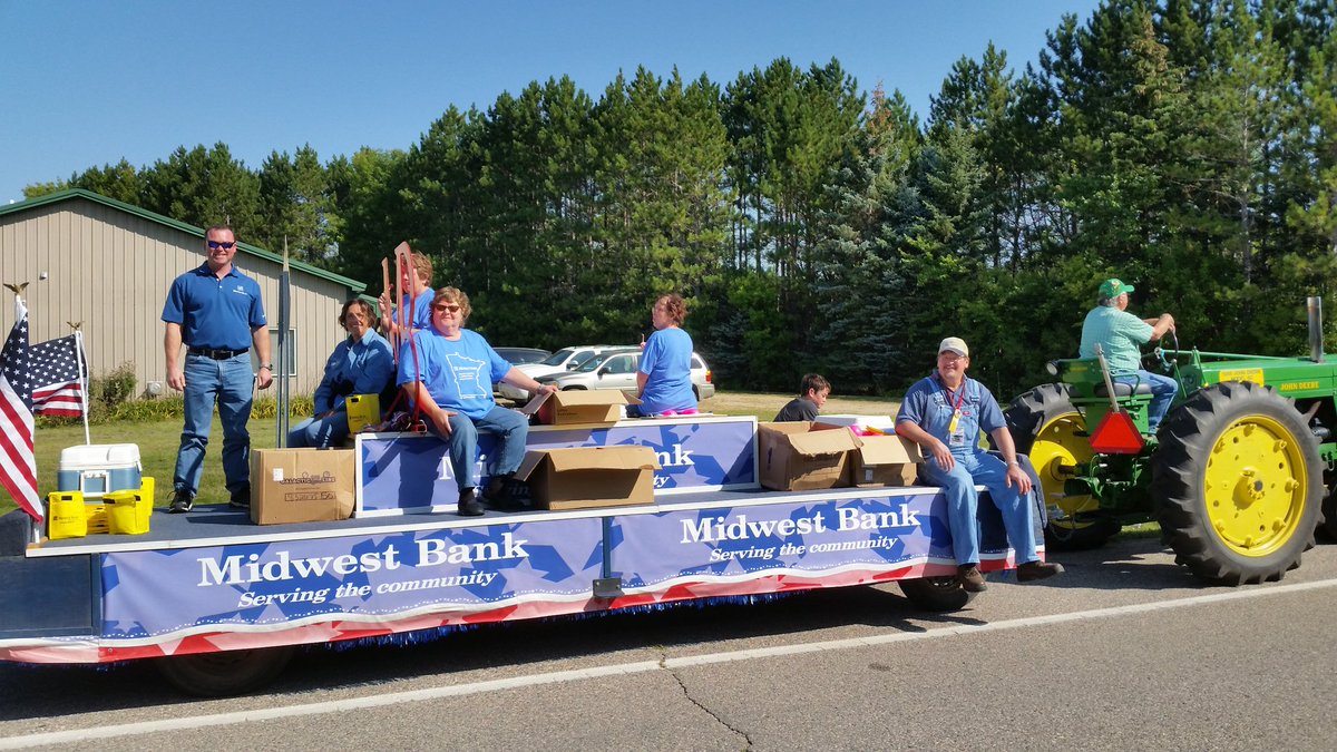 MidwestMikeSch's tweet photo. On our way to toss @MidwestBank goodies to the #DaltonMN crowd! https://t.co/LWx5fAwP60