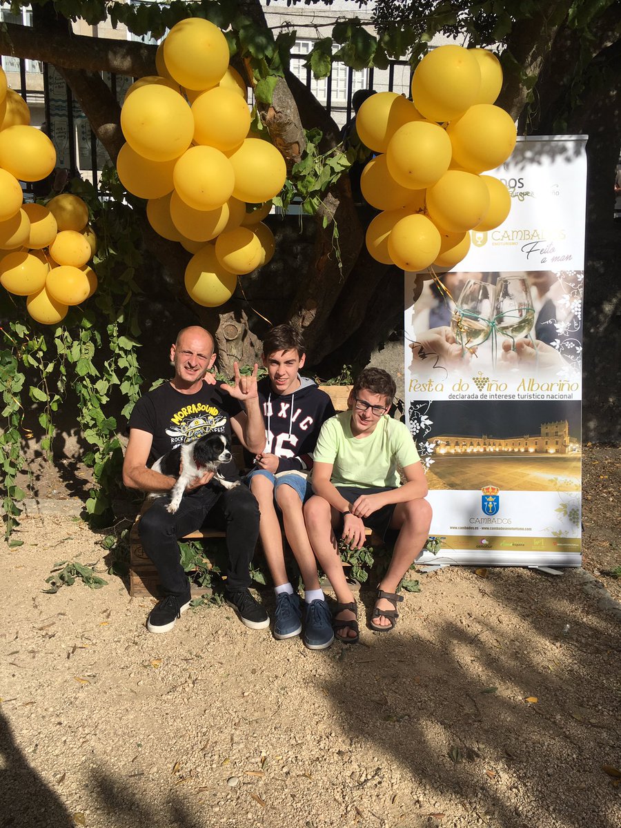 nel_pena's tweet photo. A familia no @Albarinhofest coa #FestaCidadeEuropeadoViño #Cambados .. 🔥🔥🔝🤘✊️
Saúde e longa vida a toda a organización polo @morrasoundfest https://t.co/bWEauLZ6P1