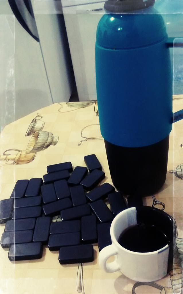 RafaelaPaula78's tweet photo. #SabadoDetremuraSDV
#umcafe
#domino
Fim de semana raiz, com um dos melhores jogos que existe! https://t.co/zf0cQZTn7u