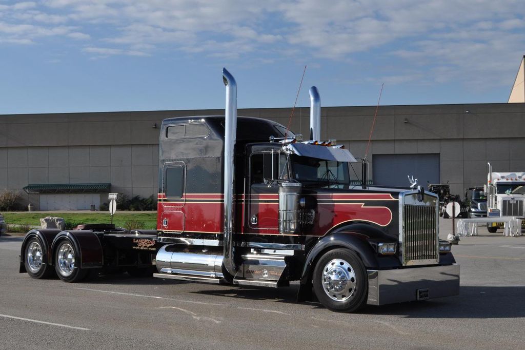 JacksChrome's tweet photo. We LOVE this #Kenworth. So clean, so fresh, so nice!  I'll put this in my dream fleet. @Kenworthtruckco #trucks #jackschrome #bigrig https://t.co/pyMB1UvVaX