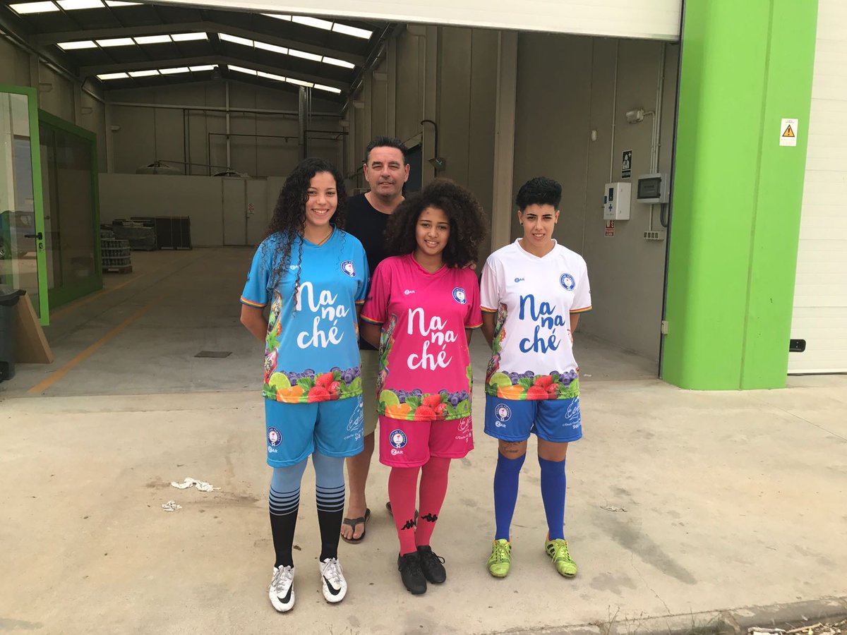 PinatarFeminas's tweet photo. Este año cambiamos de piel. Hoy os presentamos las equipaciones que vestiremos este año con NANACHÉ como patrocinador principal. #Masunga https://t.co/QtfrIbw5kS