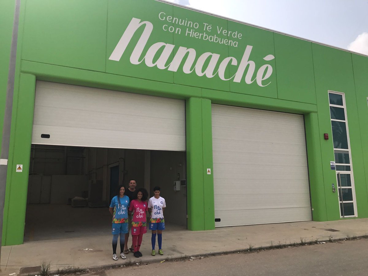 PinatarFeminas's tweet photo. Este año cambiamos de piel. Hoy os presentamos las equipaciones que vestiremos este año con NANACHÉ como patrocinador principal. #Masunga https://t.co/QtfrIbw5kS