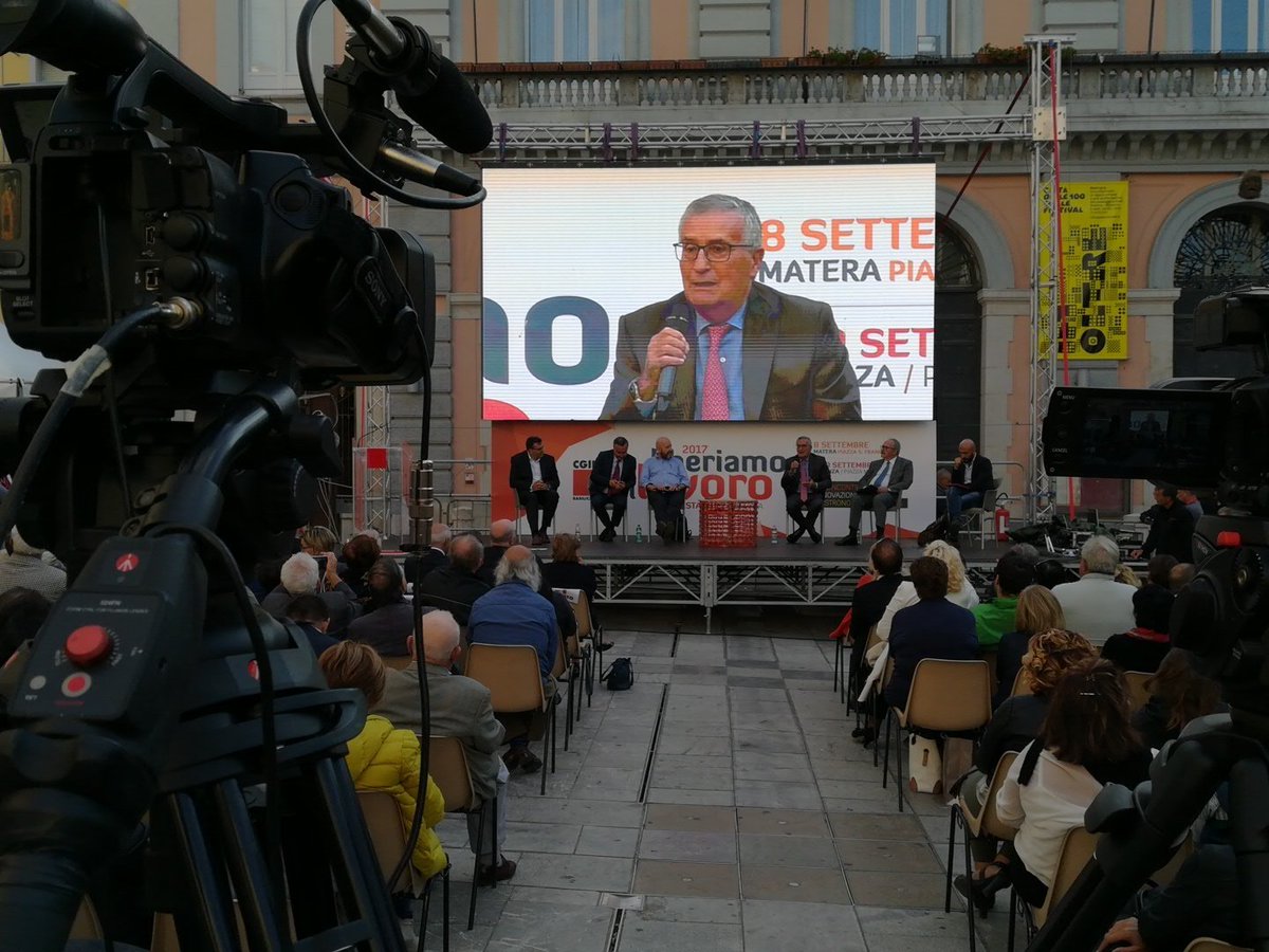 cgilbas's tweet photo. Roberti parla della sua prima esperienza in Basilicata su economia e criminalità grazie a uno studio accademico di @Unibocconi #cgilbas https://t.co/m6HleFE4sP