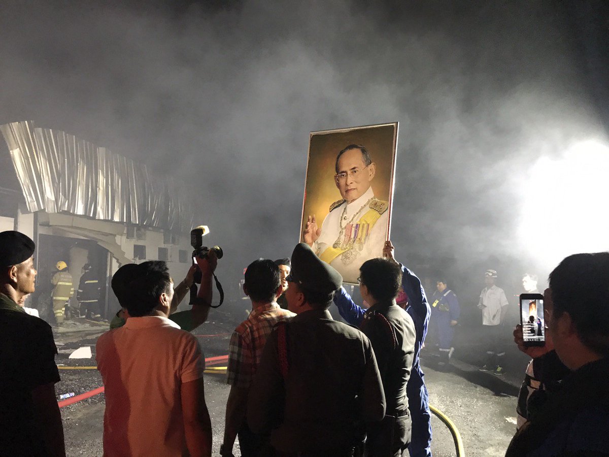 Narongsak_PTE's tweet photo. หลังจากเพลิงสงบ ไฟไหม้โกดัง โรงงานเบอร์แทรมเคมิคอล (1982) จำกัด ที่
ปทุมธานี. 26/9 หมู่ที่ 1 ต.บึงคำพร้อย อ.ลำลูกกา จ.ปทุมธานี 

Cr..อาสา https://t.co/4VXzckMdNX
