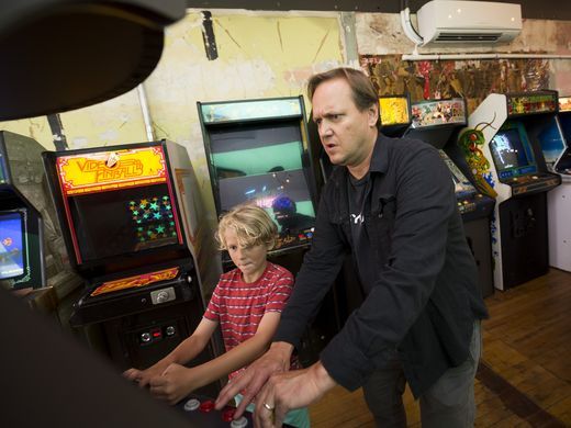 If you're coming to #Detroit, check out the new downtown Arcade Bar, <a href="/OffworldArcade/">Offworld Arcade</a>! More from the <a href="/detroitnews/">The Detroit News</a>: detne.ws/2jeeJKJ
