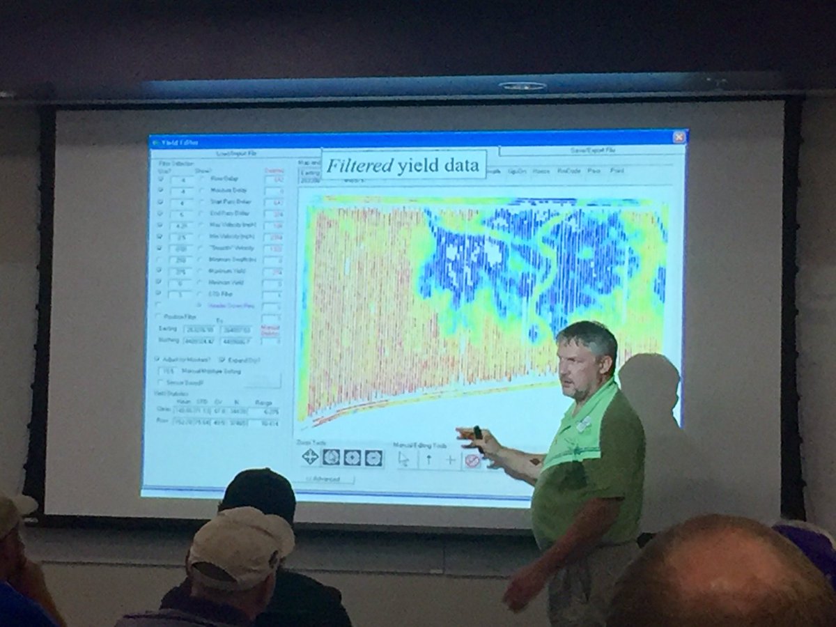 KSU_PrecisionAg's tweet image. Thank you @SpacePlowboy for sharing #YieldData cleaning techniques with #ATM550 students!