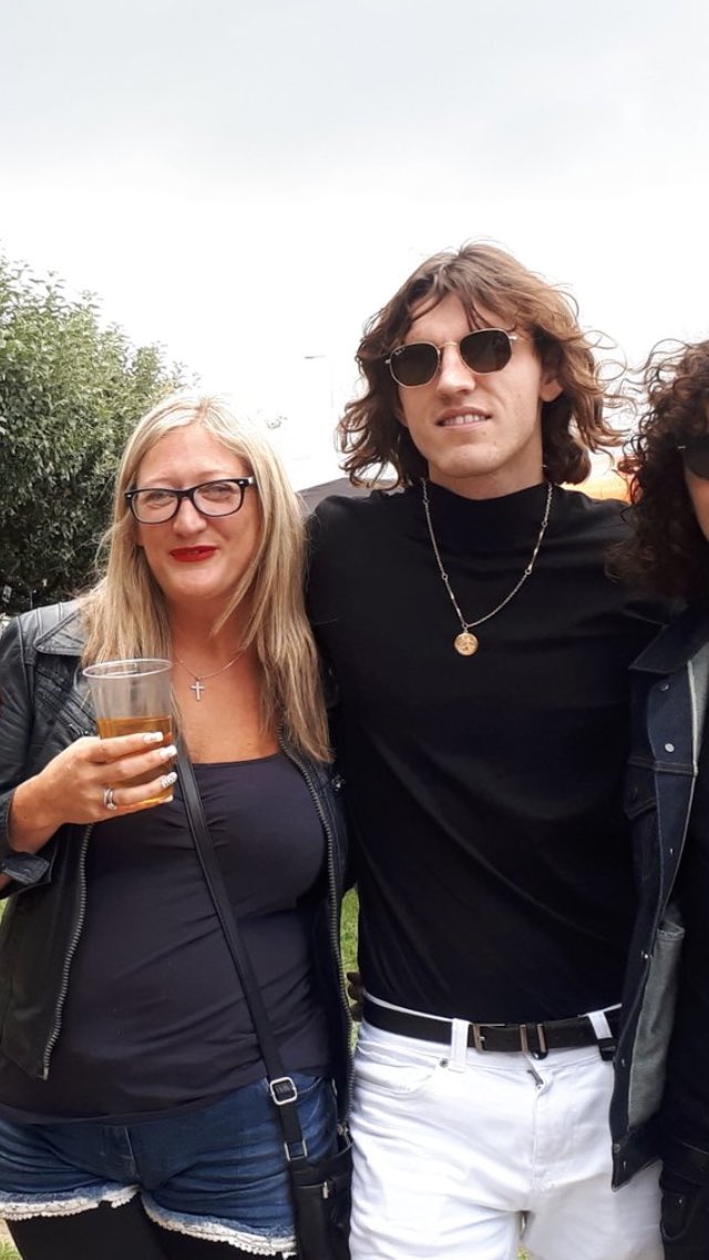 jaynestewart73's tweet photo. Casually chilling with @WeAreJUDAS st @HopsHarvestFest  😂🙄👀 https://t.co/HQ1rvN51wm