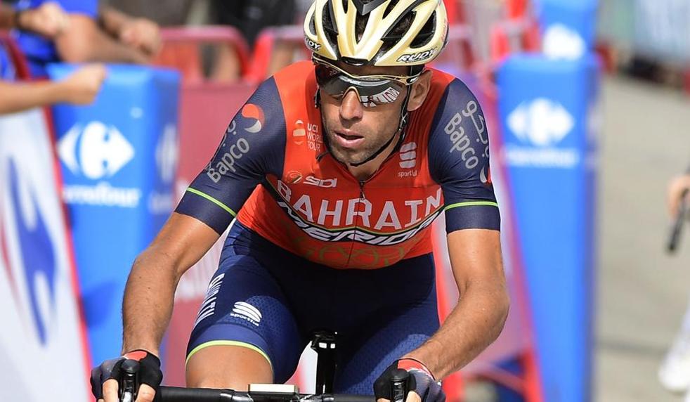 lunacheguarda's tweet photo. Un grande applauso a Vincenzo #Nibali 👏👏👏👏👏
Secondo posto In una durissima #vuelta #LaVuelta #LaVuelta2017 #VL2017
https://t.co/0X25HHG2pM