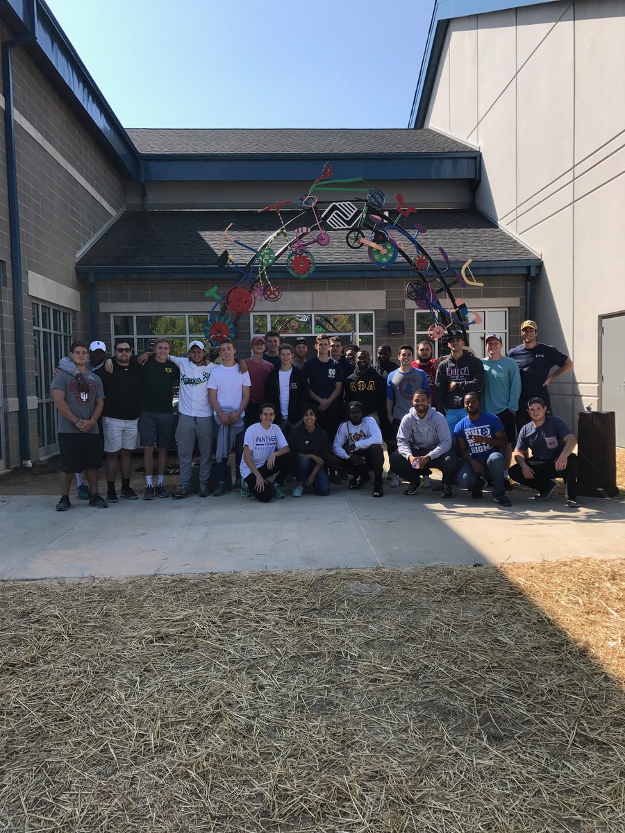 KappaSigmaIU's tweet photo. Brothers of Kappa Sigma team up with ΦΒΣ and ΑΦΑ to help out with the move in for the new Boys and Girls Club in Bloomington https://t.co/5e0GS23dgg