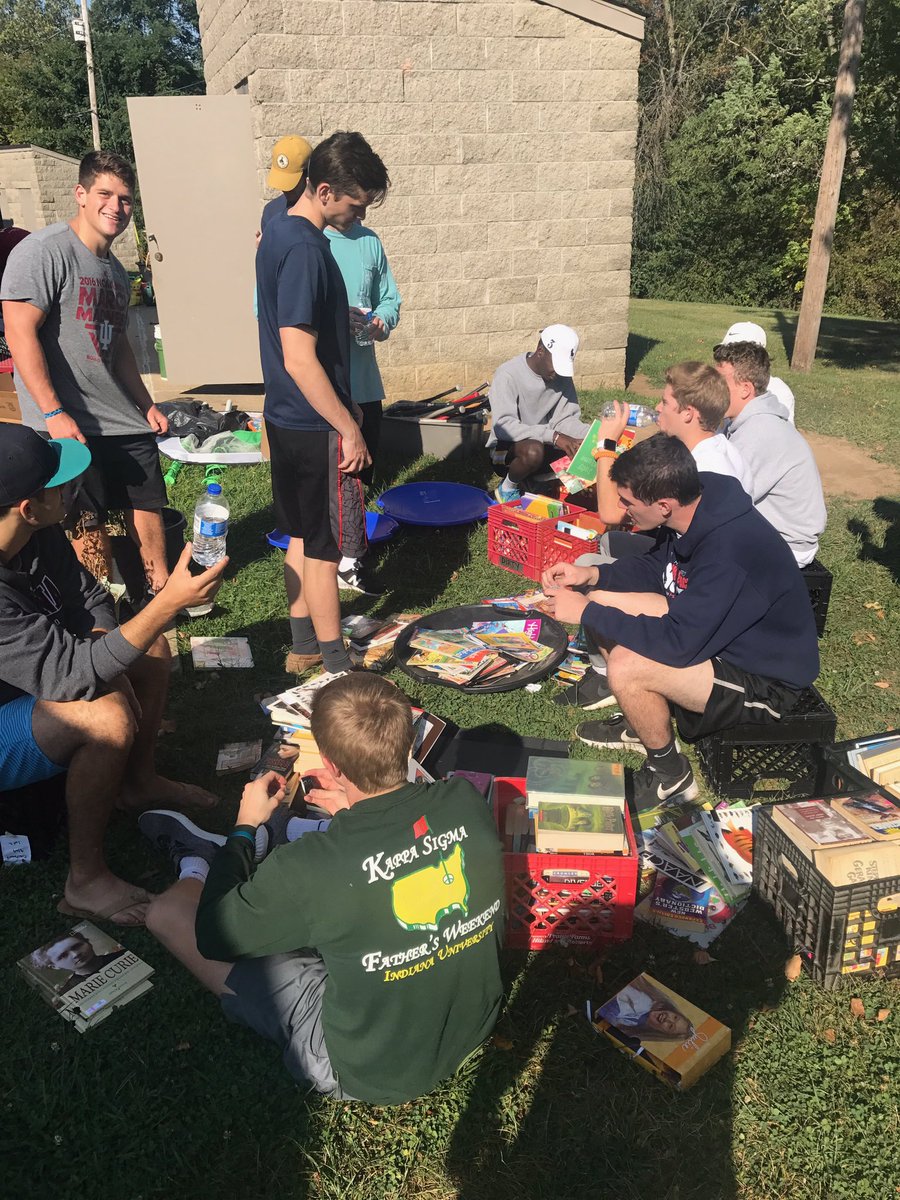 KappaSigmaIU's tweet photo. Brothers of Kappa Sigma team up with ΦΒΣ and ΑΦΑ to help out with the move in for the new Boys and Girls Club in Bloomington https://t.co/5e0GS23dgg
