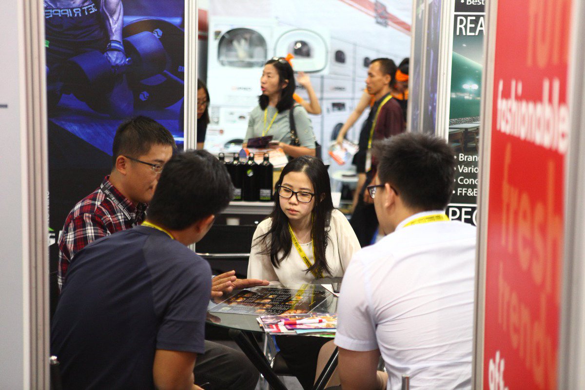 RPE_FLEI's tweet photo. Keseruan hari ke-2 Pameran Bisnis Terbesar di Indonesia! Bsk terakhir nih Esmuders utk cek 450 brand franchise dari dlm &amp; luar ngr
#bisnis https://t.co/epltImLNbP
