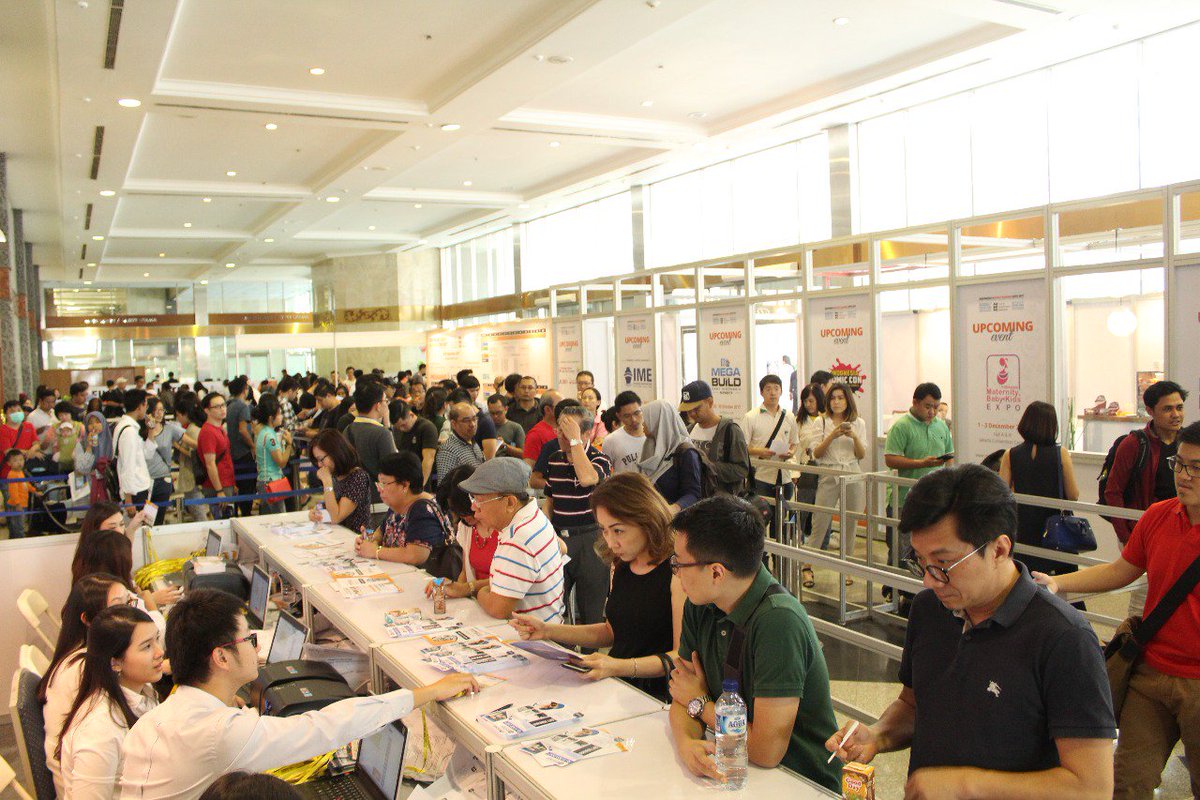 RPE_FLEI's tweet photo. Keseruan hari ke-2 Pameran Bisnis Terbesar di Indonesia! Bsk terakhir nih Esmuders utk cek 450 brand franchise dari dlm &amp; luar ngr
#bisnis https://t.co/epltImLNbP
