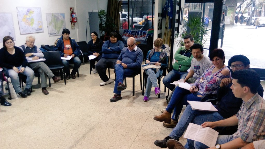 GabrielaTroiano's tweet photo. Candidatos y candidatas del @FrenteSyP de los municipios camino a las elecciones de octubre con toda la fuerza y la alegría de construir! https://t.co/qP9pdDwSS8