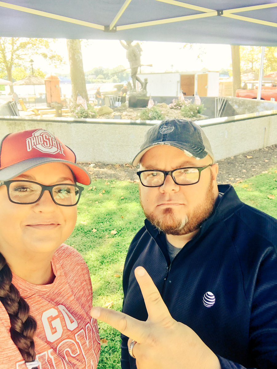 ShiannRay's tweet photo. It's GAME DAY!! @bn8683 and I are hanging w/ Gallipolisians @ the BBQ Fest! #SOHgonnaWin #SOHklamonaWho? https://t.co/csVXug1fmu
