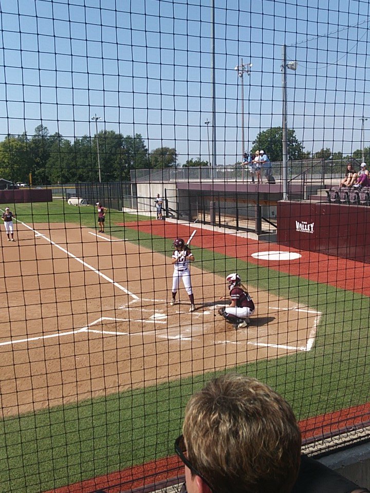 hlmason165's tweet photo. First fall ball game Keek's up to bat. #GOMSUBEARS! https://t.co/q44sb5iXjp