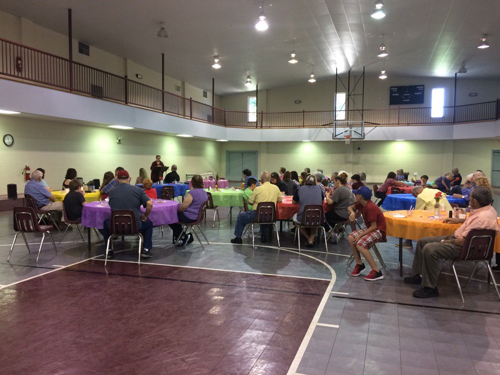 ceceliadean's tweet photo. Honoring our sweet grandparents at First Baptist Oak Grove this morning. https://t.co/AdswW6aSYg