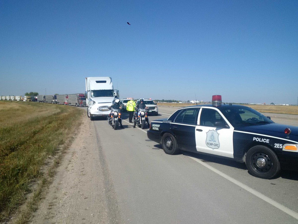 TruckingMB's tweet photo. #convy is on the go @TruckingMB @SpecOManitoba #winnipeg #convoy #nationaltruckingweek https://t.co/qzoWwfhiYn