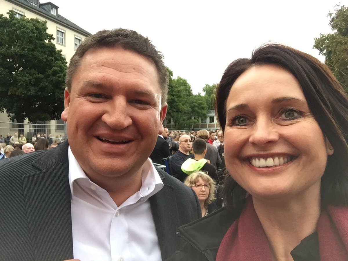 #ZeitfuerMartin 3000 Gäste auf dem Platz! Gerechte Löhne, bezahlbarer Wohnraum. Mit beiden Stimmen am 24.09 #SPD wählen!