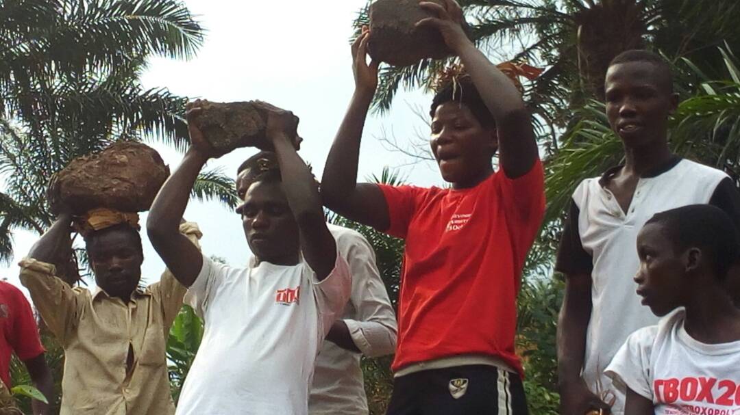 Ikiriho's tweet photo. L'Association des Amis de la Paix et du Sport AAPS s'est associée aux vacanciers dans un camp de travail à #Rundo @BubanzaProvince #Burundi https://t.co/akYhW4CtLP