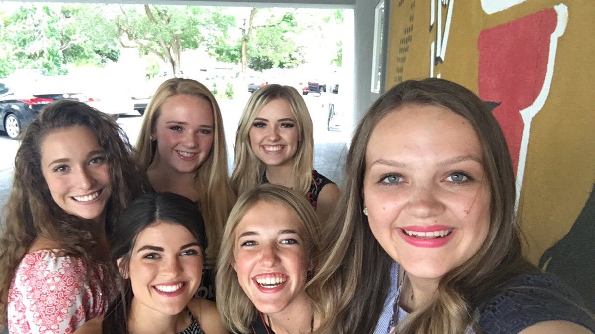 JennyWarner19's tweet photo. HAPPY HAPPY BIRTHDAY BAILEY!! ILYSM 💕💕💕💕(pt1) https://t.co/rzAJWUMcYX