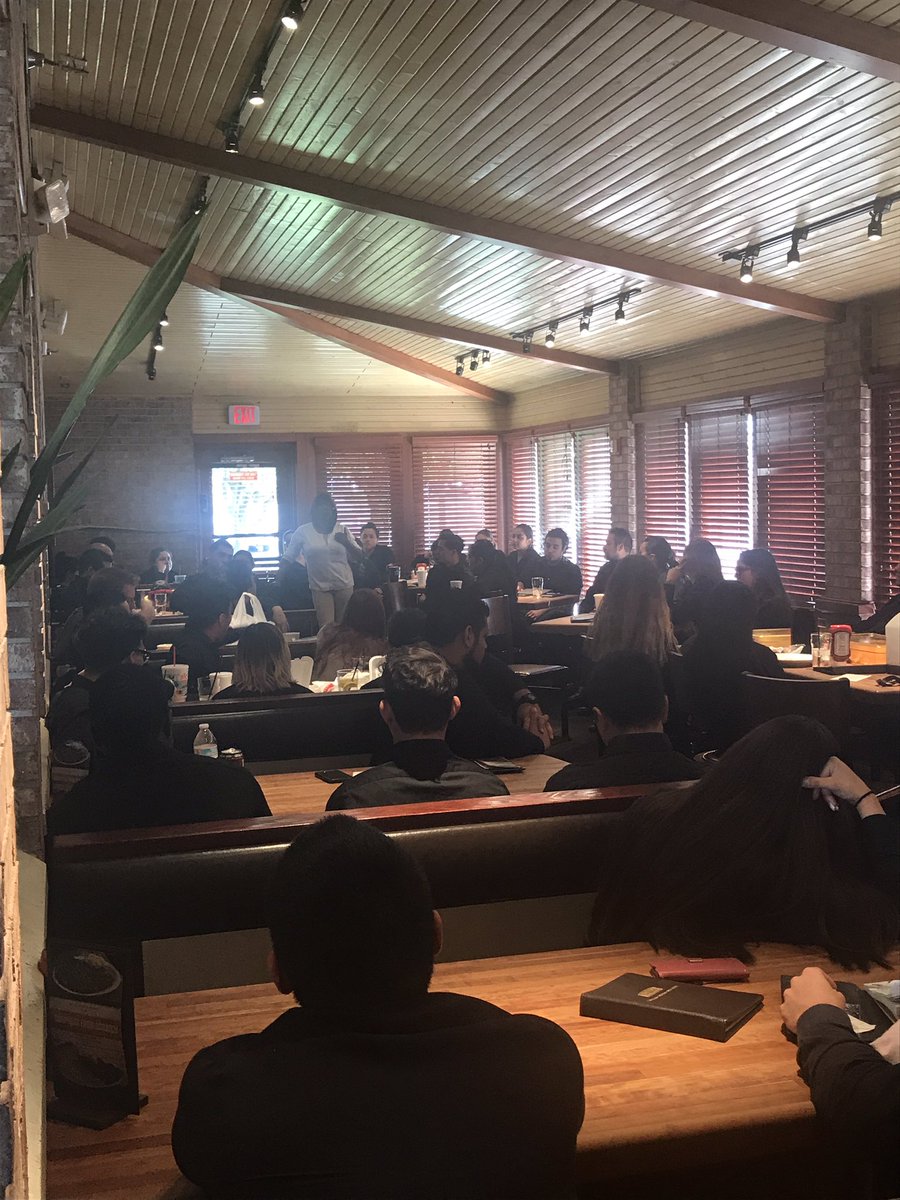 ChedDeb's tweet photo. Miss Kendra rocking out a trainer/server meeting! #onecheddars #makeusgreat #movingup @hawk1024 https://t.co/FzwUbESWGU
