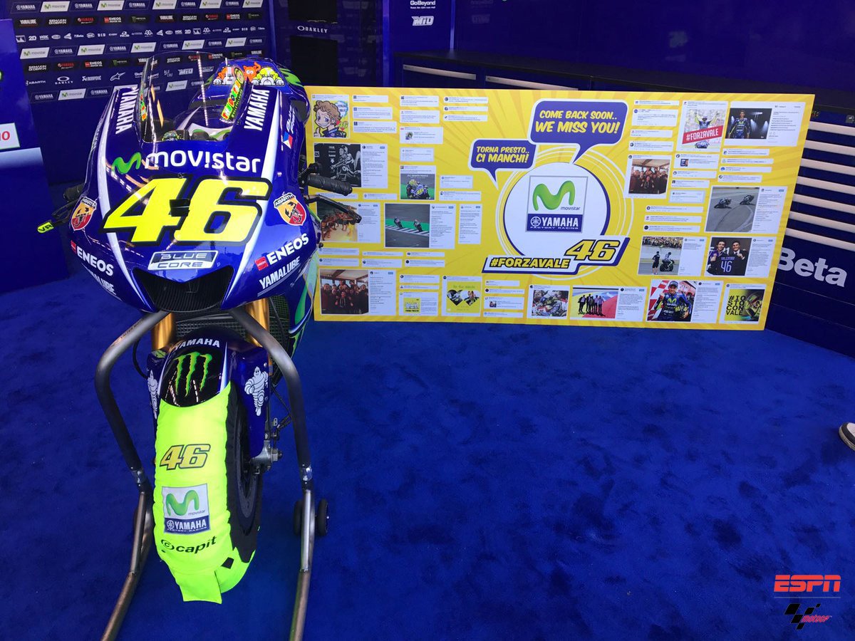 MotoGP_ESPN's tweet photo. #MotoGPxESPN ¡Una de las imágenes del fin de semana! El Box de @ValeYellow46 con la moto y un mensaje de aliento para Il Dottore. https://t.co/dC3sRftbGZ