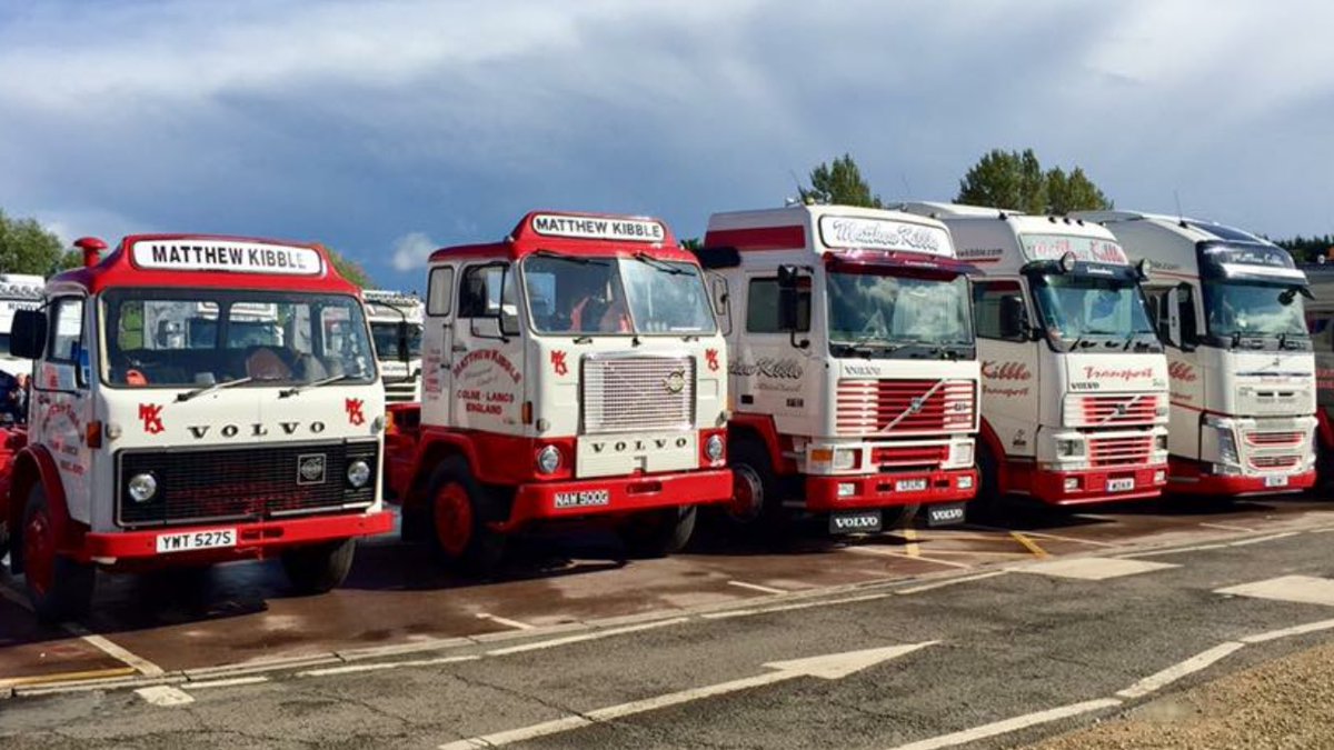 Attwell_M's tweet photo. Not normally a fan of old trucks but these look good #Volvo #F86 #F88 #F10 #FH #MatthewKibble @VolvoTrucksUK https://t.co/14Ue6T3ajd