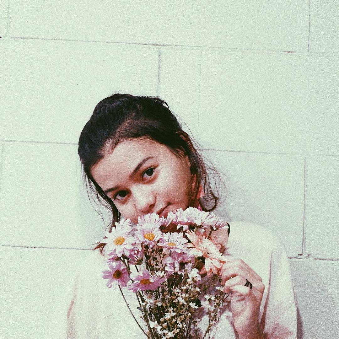 TobingNadya's tweet photo. Haloo wa😊 apa kbar kamu? @iniadzwaaurell https://t.co/eFzLMvZu38