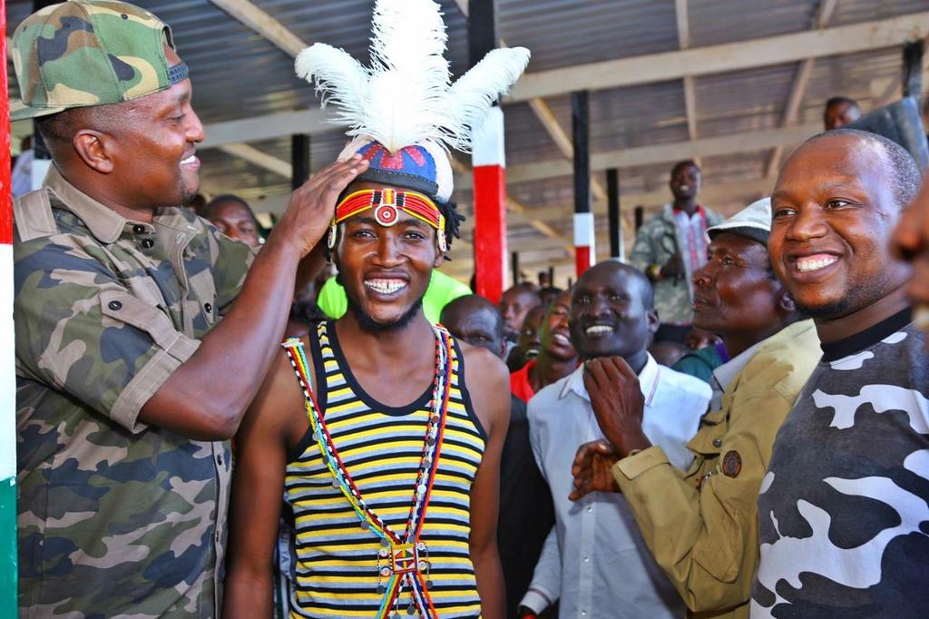 Crowning @dufladiligon during his homecoming in Maralal broadcasted live on #MsetoExtra @RadioCitizenFM #MsetoInMaralal