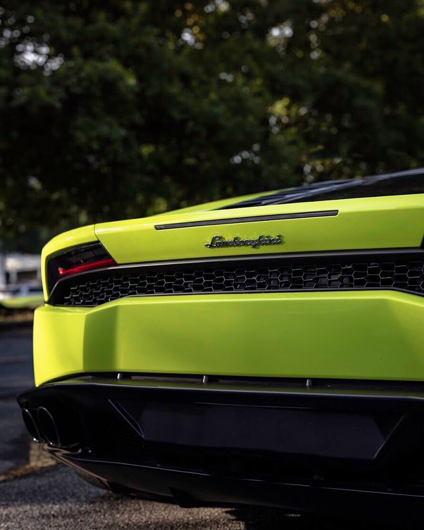 AutohubI's tweet photo. Which booty is your favorite? Check out the app for all the latest specs on these beauties! #McLaren #AudiR8 #Lamborghini #Porsche https://t.co/1VrLX2dix2