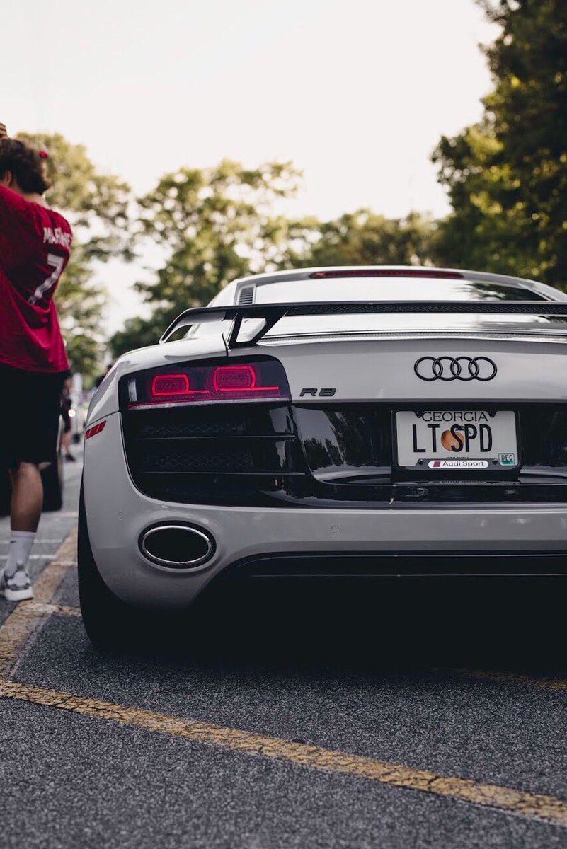 AutohubI's tweet photo. Which booty is your favorite? Check out the app for all the latest specs on these beauties! #McLaren #AudiR8 #Lamborghini #Porsche https://t.co/1VrLX2dix2