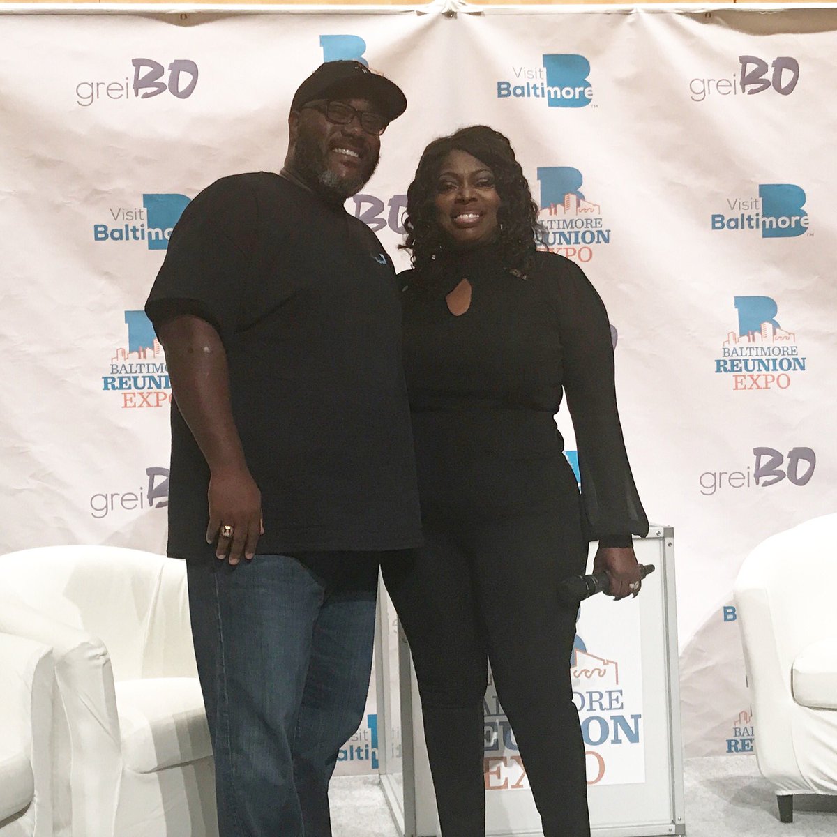 cscoatesjr72's tweet photo. @angiestone took the time to graciously take pictures with every single individual in the audience!
#mybmore
#bre2017 https://t.co/Q4WvN1EocJ