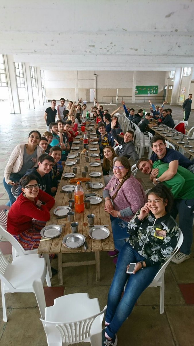 MisionSagrado's tweet photo. Seguimooos!!! Gracias a papuchos por cocinarnos altos pollos #Papuchos #CamJuMiTa2017 https://t.co/lWEkgP6Rpz