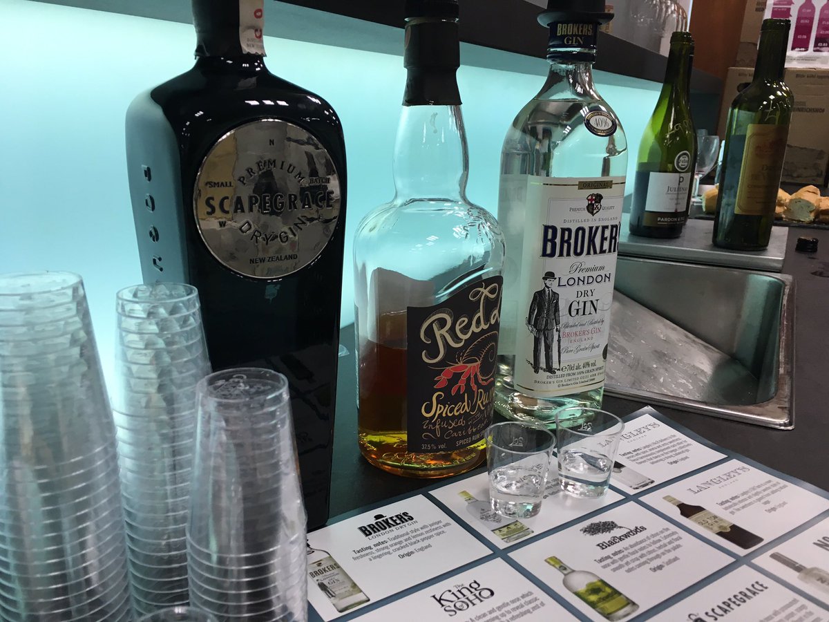 HSLSophieD's tweet photo. Come and find me at Majestic, Fulham, we are tasting some fine gins and a delicious spiced rum! @scapegracegin https://t.co/wtTlQvuFaH