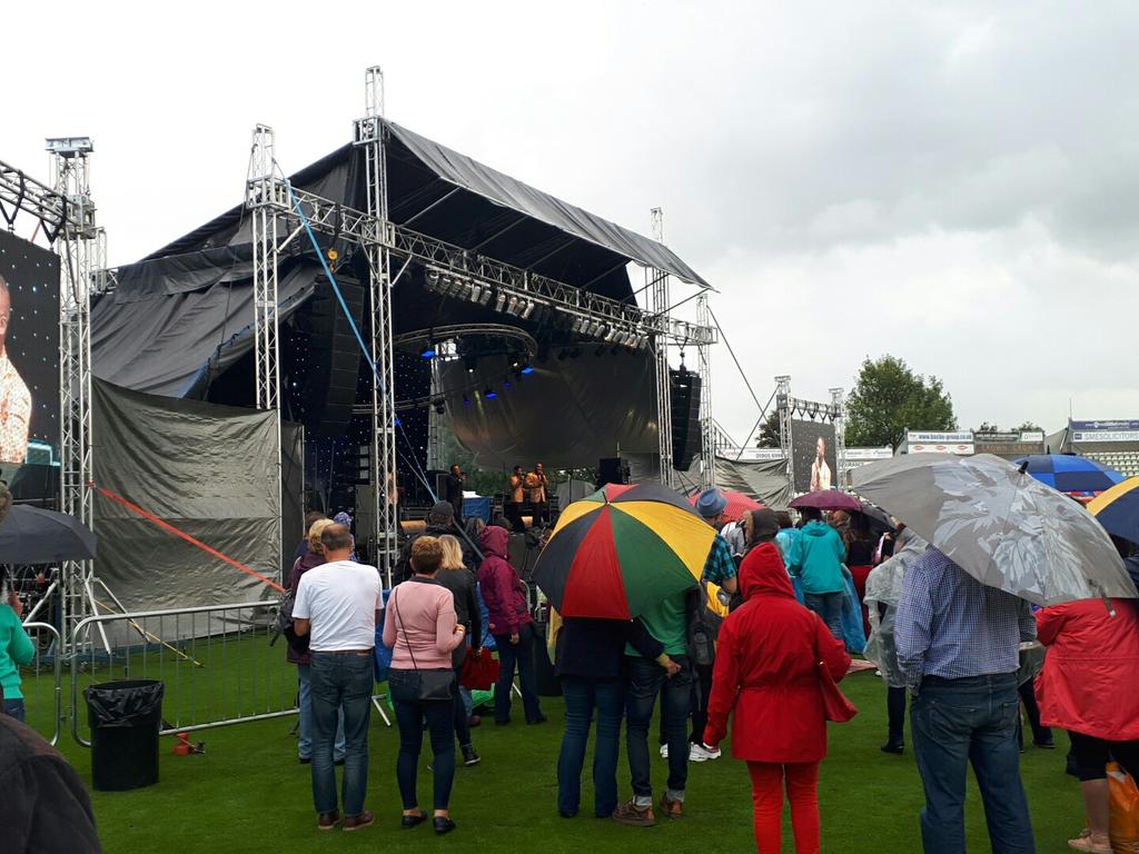 WMerciaSpecials's tweet photo. On duty at #concertoflegends at @WorcsCCC. Come say hi and have a selfie with us! #communityengagement https://t.co/OWIcxwiRzu