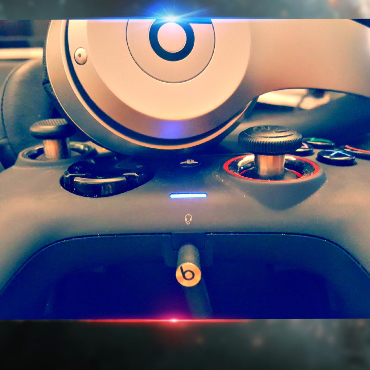 karimchouaya's tweet photo. #gaming #naconrevolutionprocontroller #battlefield1 #beatsbydre https://t.co/5OW2O9Q4at