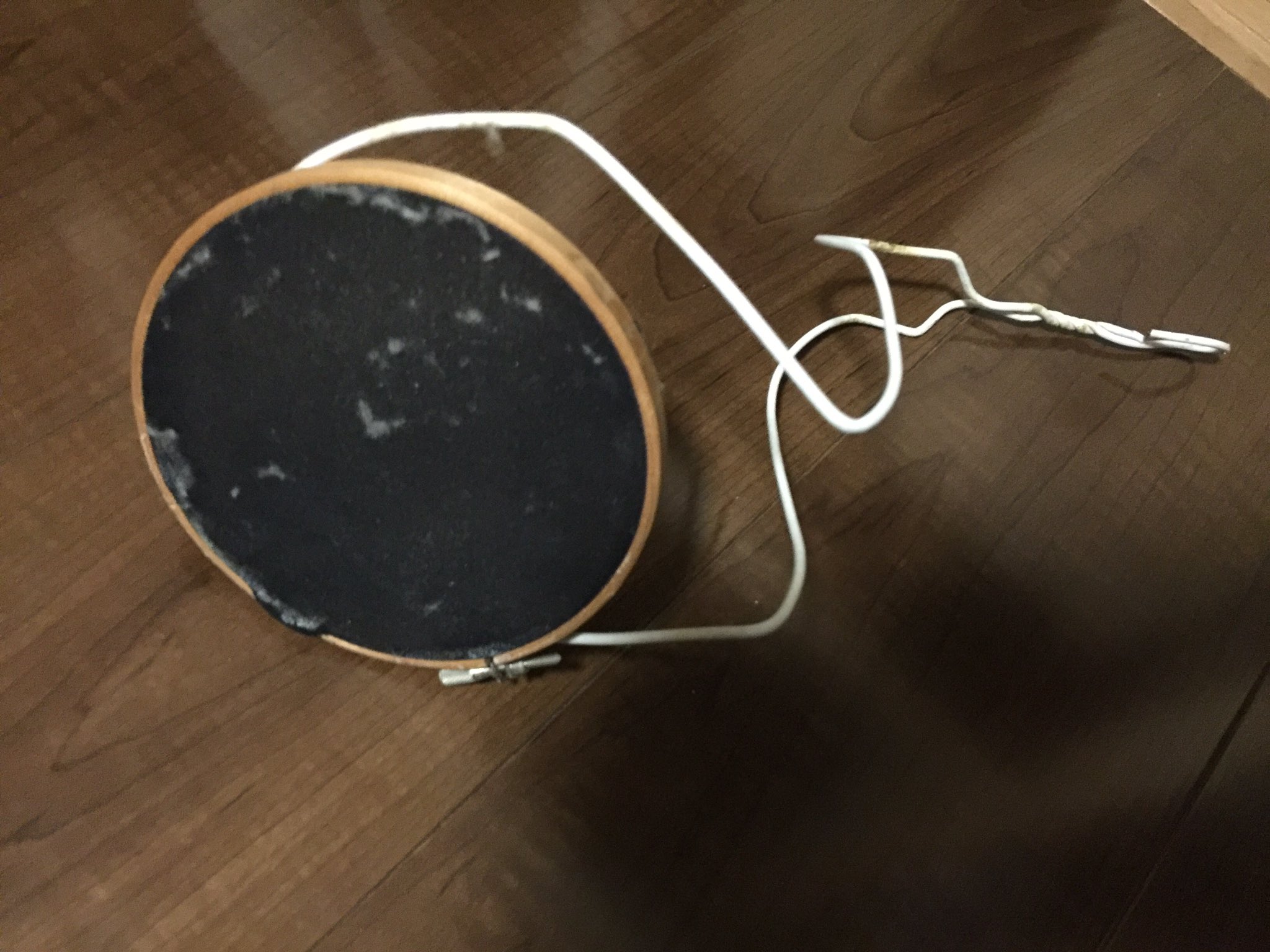 Linia 実家の掃除してたら15年前に自作したポップガード レコーディングスタジオにあるマイクの前にあるアレ でてきた よく頑張ったなー 材料 刺繍枠 ハンガー おかんのストッキングw T Co Ug8fdmyoji Twitter