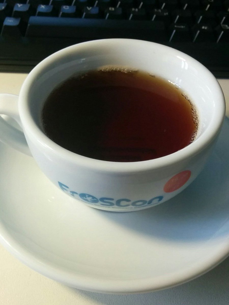__qsx__'s tweet photo. Kaffeetasse? Pah! #froscon12 https://t.co/25R7ZEj7ua