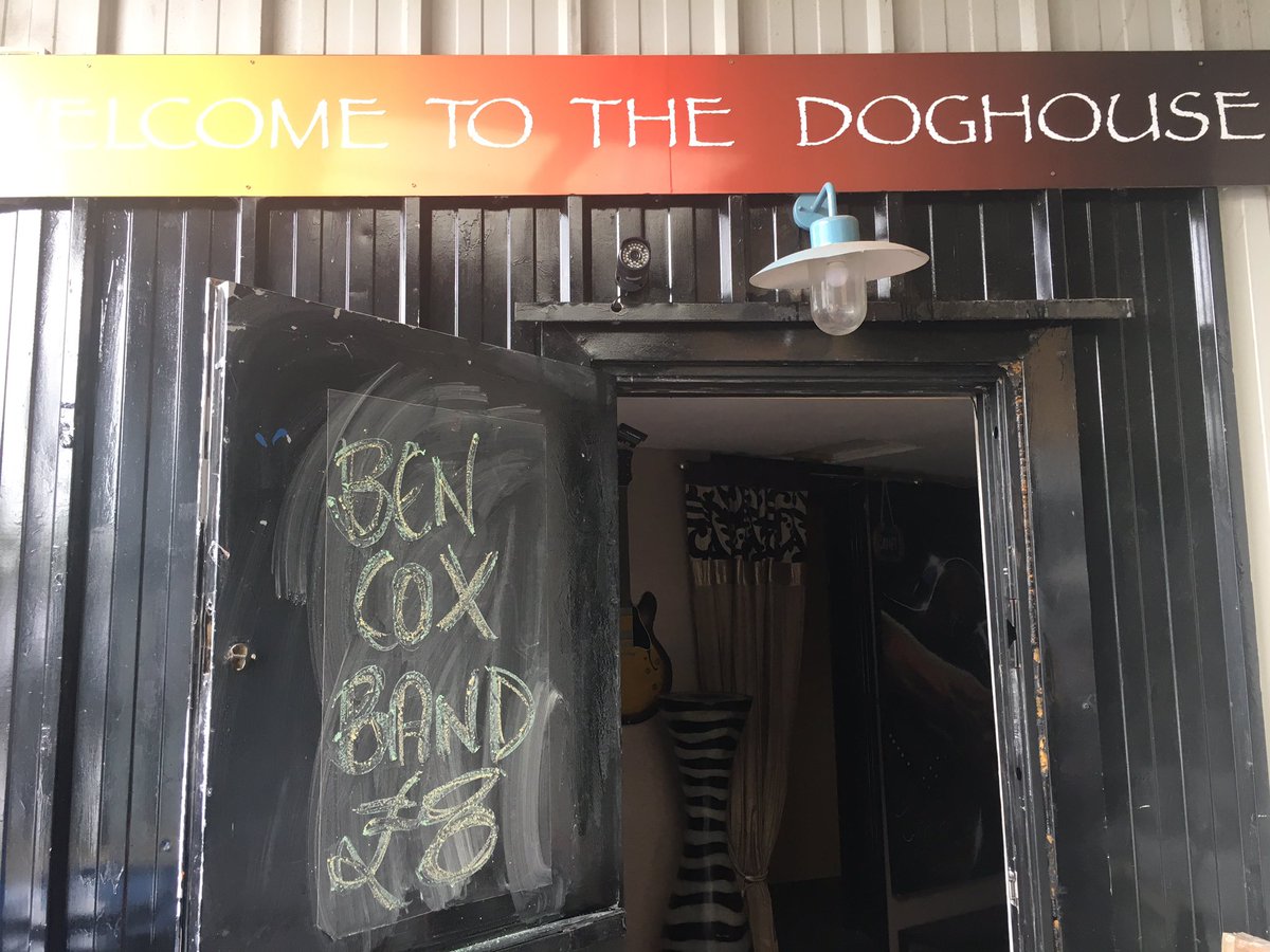BenCoxBand's tweet photo. And we've arrived in #Ramsbottom ready for tonight's gig

Come on down

#jazzontour #jazz100 https://t.co/Bdzyz5Y2hV