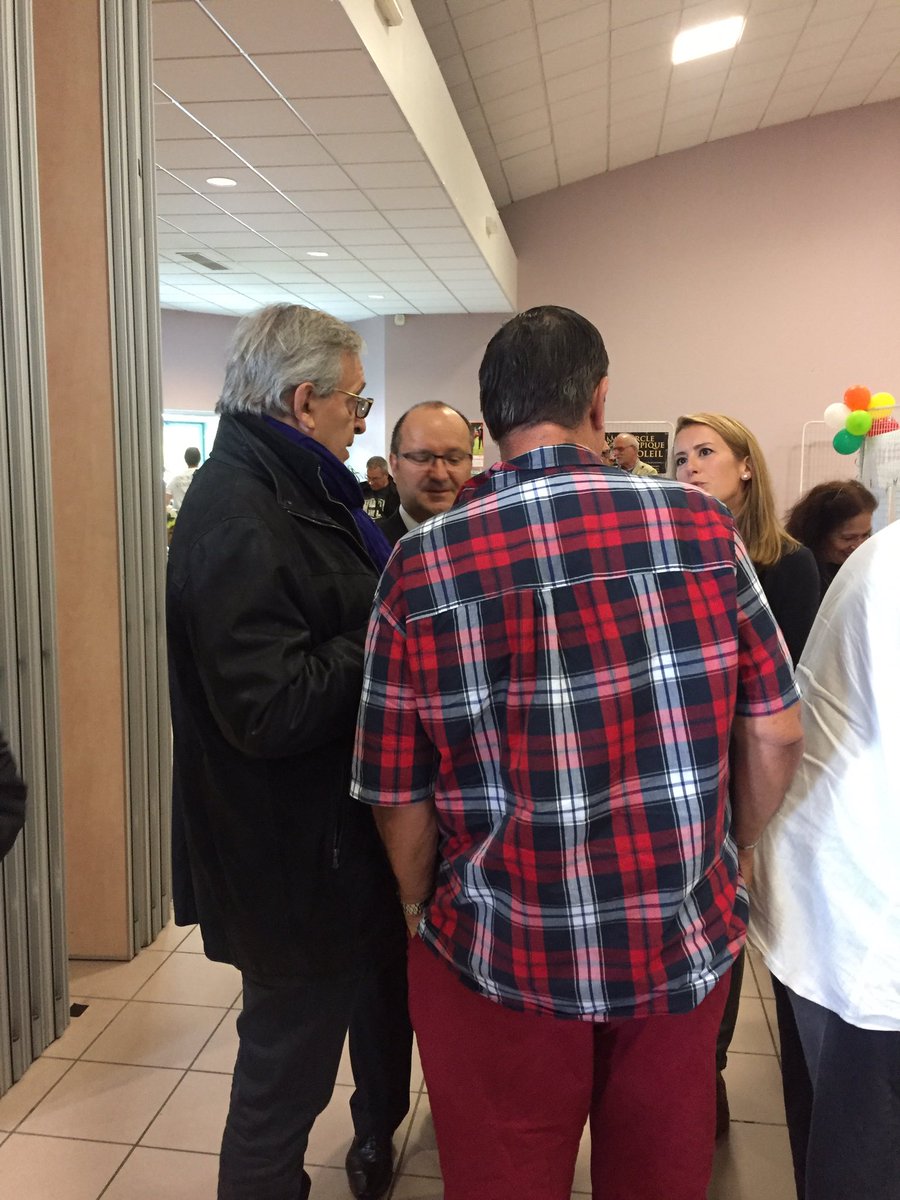 grandparissud's tweet photo. Le président de l'agglomération, Francis Chouat, est présent sur le forum des associations à @MairieVillabe en compagnie du maire Mr #Dirat https://t.co/Ku05pqAJAo