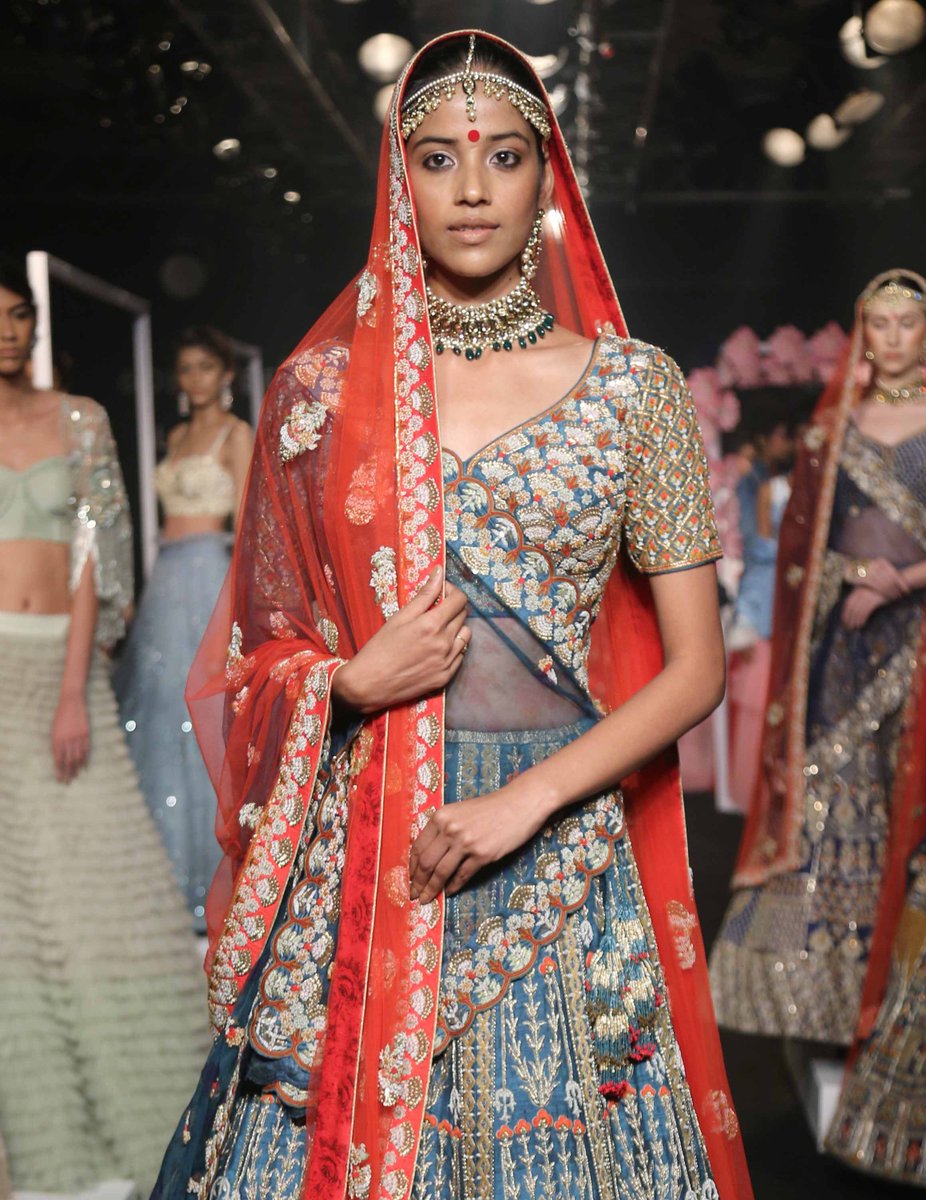 #LFWReference–Paying homage to the monuments of India @ManojAgarrwal’s collection embodied motifs on a palette of crimson ink blue and brown