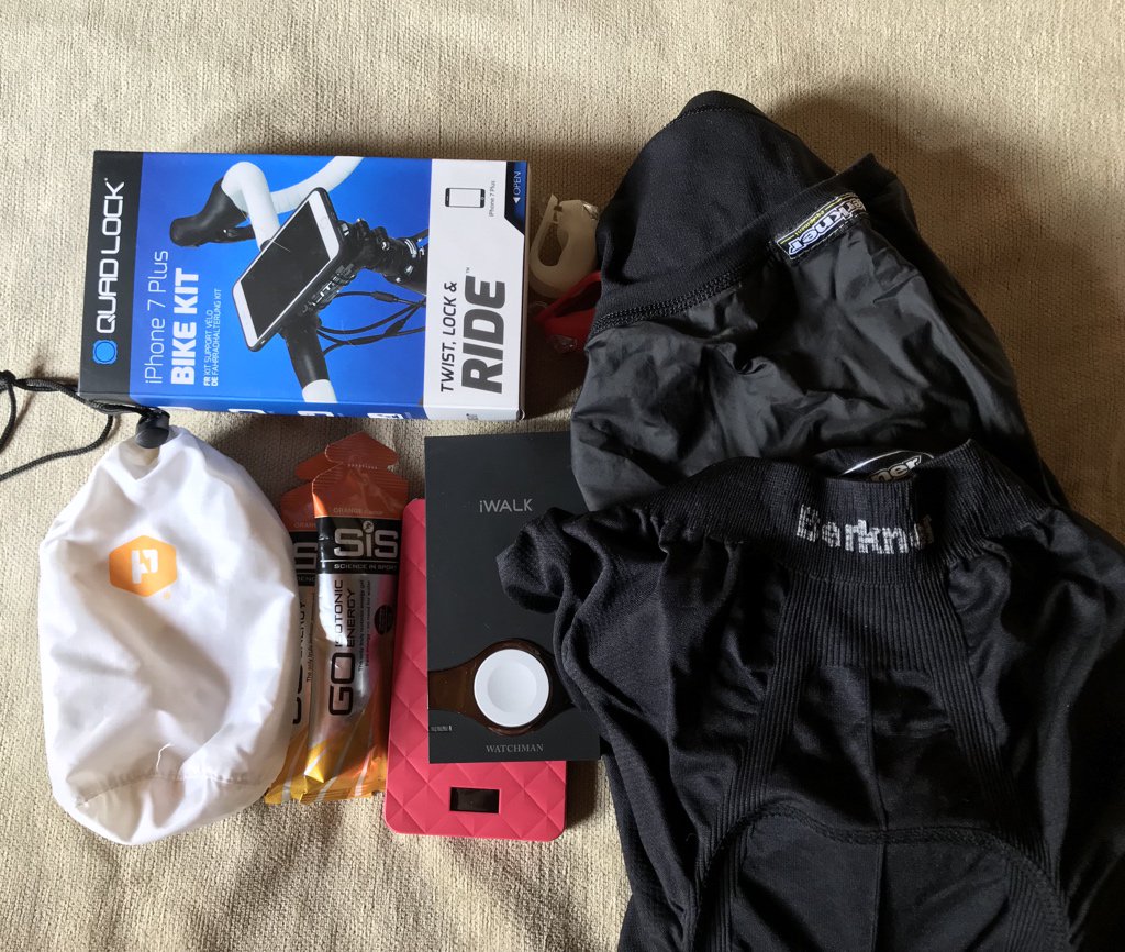 MacWyznawca's tweet photo. Na i z #BikeChallenge #QuadLock od @Cortland_pl #PowerBank od @iWALK_Polska  #bluza i #gatki od @hike_pl #widoczność od @PowerPractical https://t.co/NNjkWxluuM
