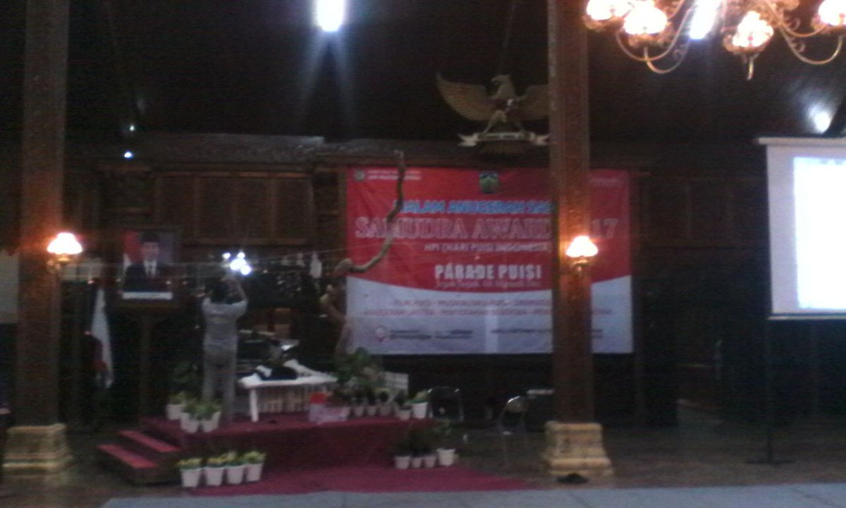 pajakjepara's tweet photo. @PajakJateng1 @Denhasan1 @UungEka @Stakof @PestaBaratan @PajakMania @dusone @pandupajak @VisitJepara @endaryono @JsbJepara @prabusaktiid @hdiankristiandi @yovieyola @rlisafm @LaskarPuisi @jblogcom @Susierna @jeparakabgoid @JatengTwit @ILoveJepara @HMJA_UNISNU @Jeparapedia @JeparaHariIni @ganjarpranowo @unisnujepara Teman-teman #Samudra dan #Lembayung siap mensukseskan Parade Puisi. https://t.co/AMlyoFuiZ7