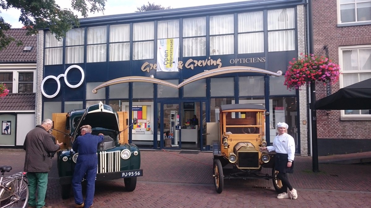 GrevingMeppel's tweet photo. Open monumentendag, lekkere broodjes voor de deur, gezellige sfeer in de stad #Meppel https://t.co/bRfkLKCvUH
